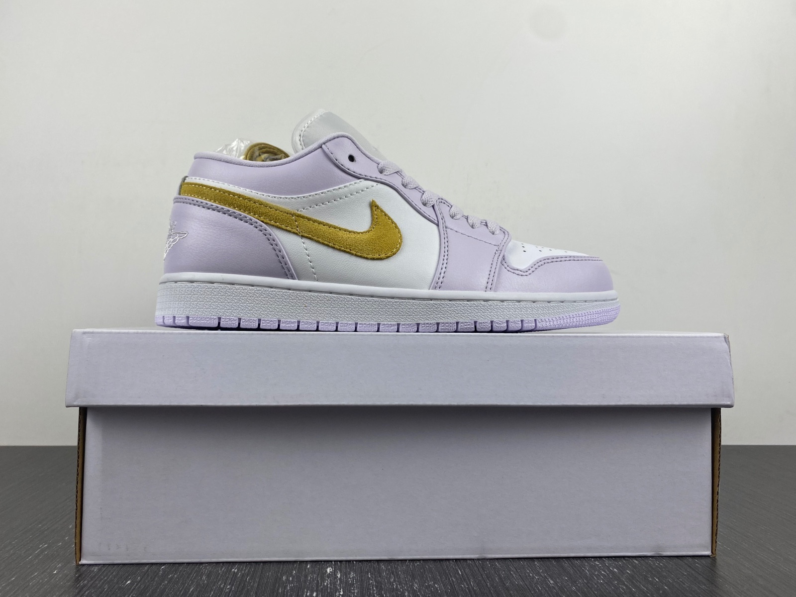 Air Jordan 1 Low WMNS “Barely Grape” DC0774-501