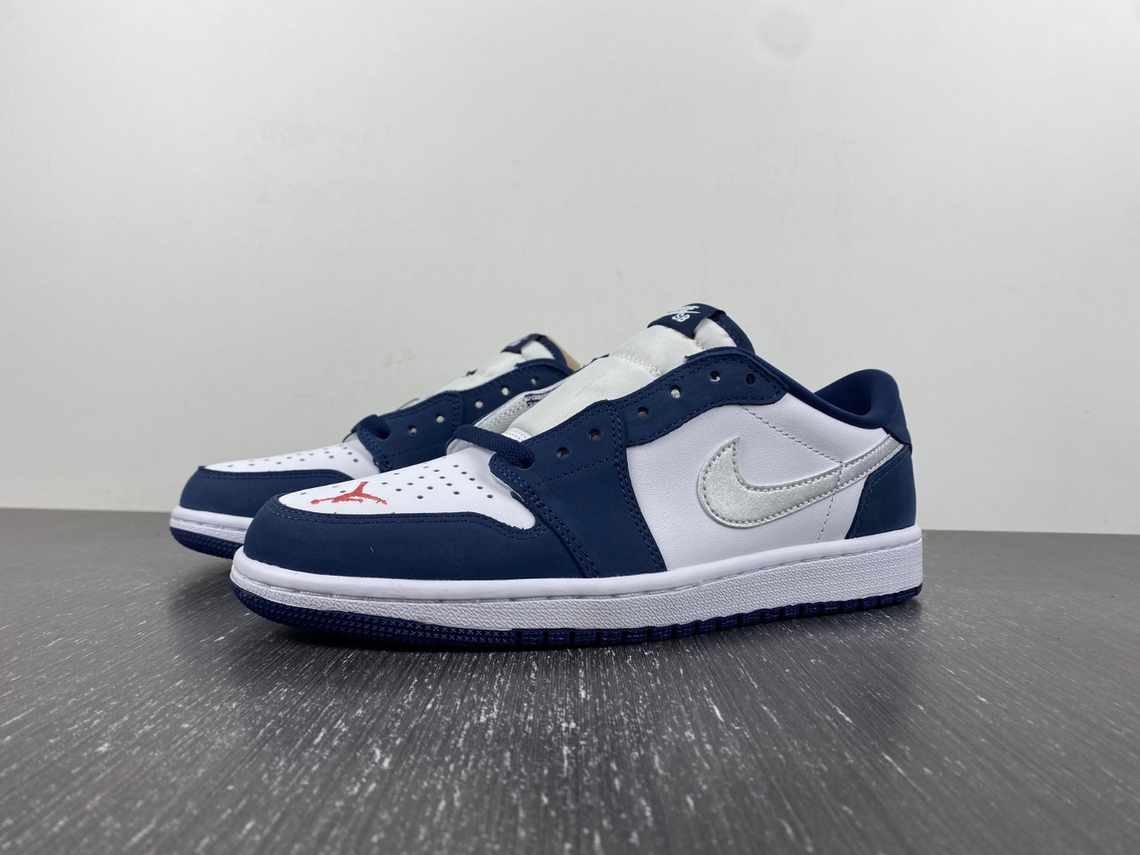 Nike SB x Air Jordan 1 Low CJ7891-400