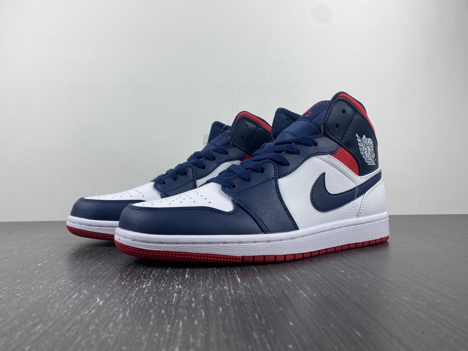 Air Jordan 1 Mid SE “USA” 852542-104