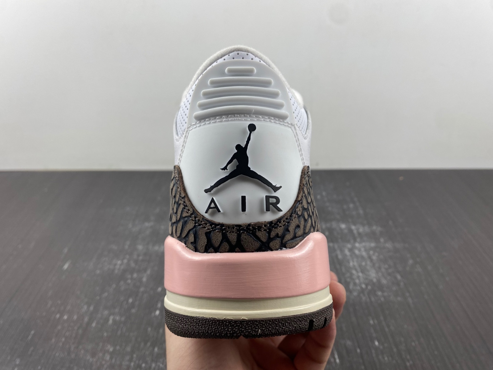 Air Jordan 3 WMNS “Neapolitan” CK9246-102