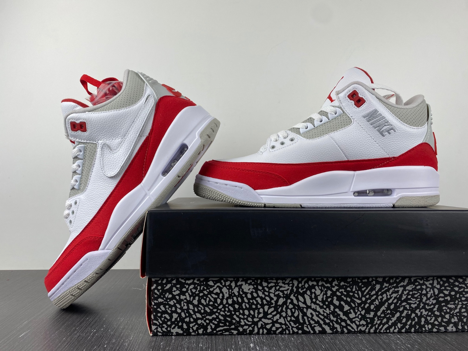 Air Jordan 3 Retro Tinker White University Red CJ0939-100