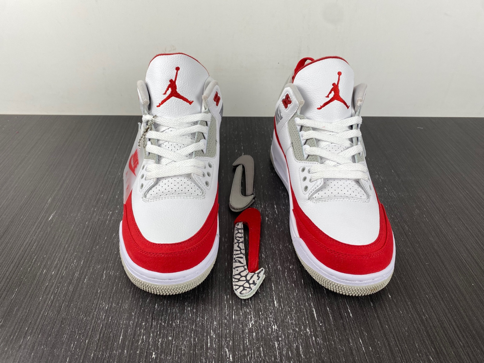 Air Jordan 3 Retro Tinker White University Red CJ0939-100