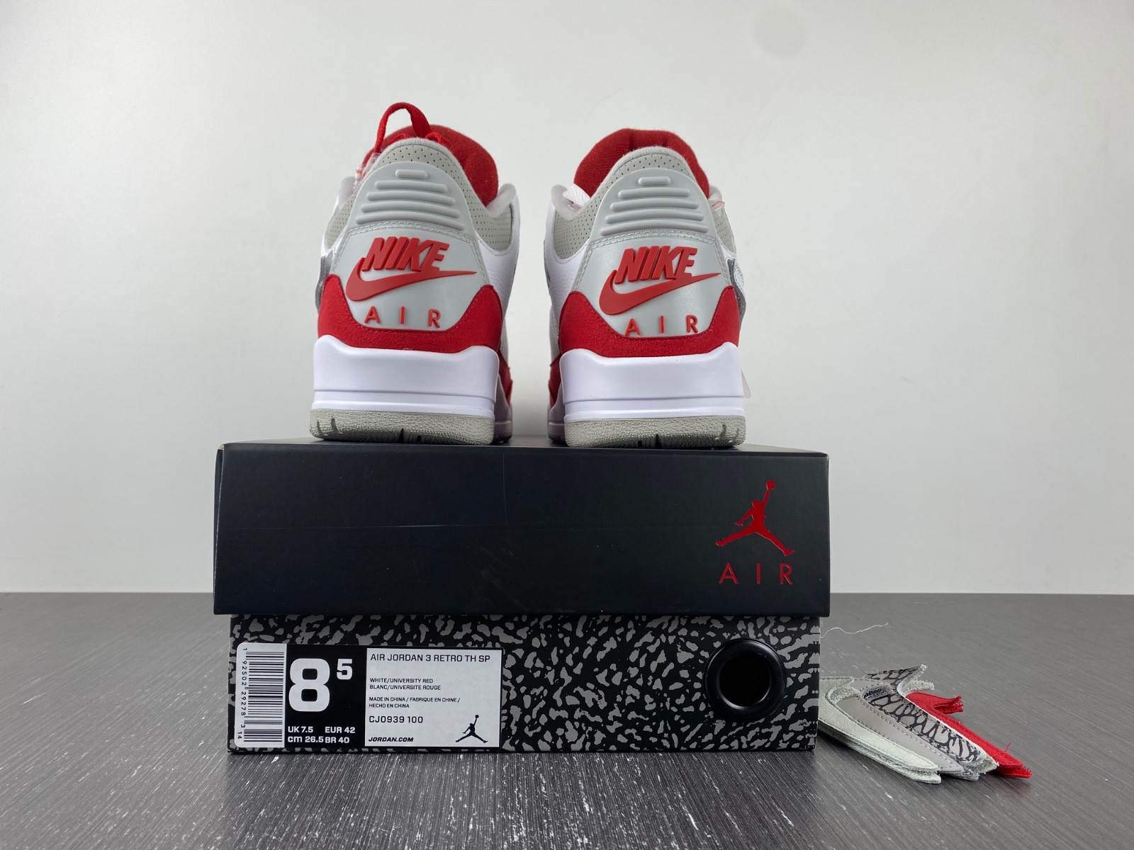 Air Jordan 3 Retro Tinker White University Red CJ0939-100