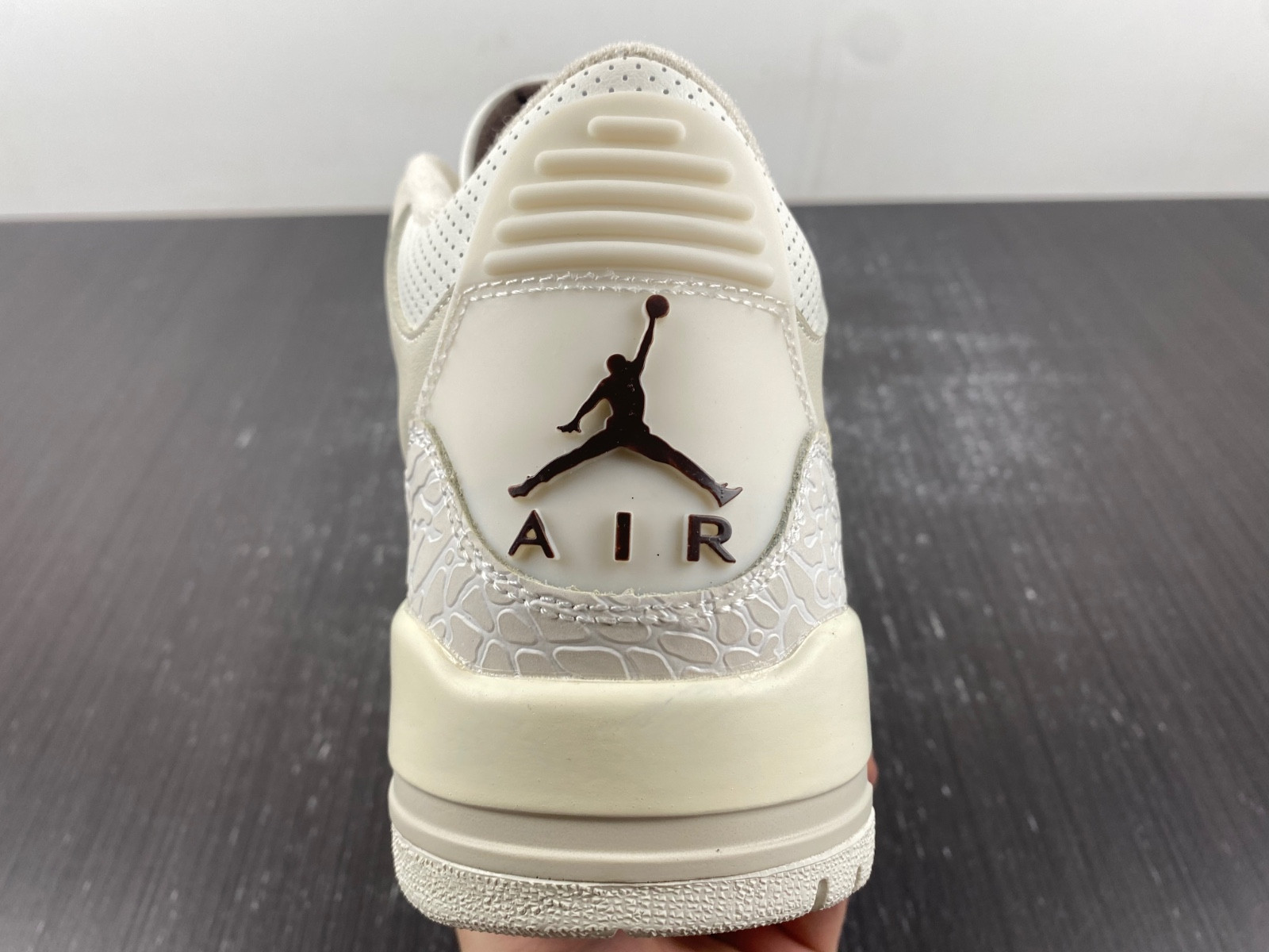 Travis Scott x Air Jordan 3 “Palomino 136064-668