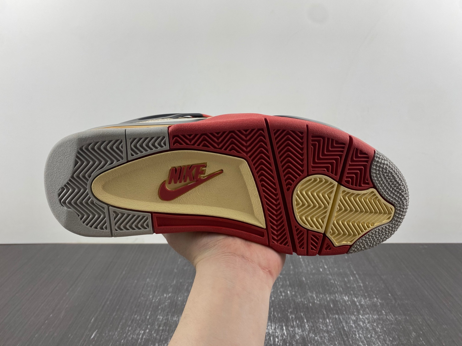 Air Jordan 4 AQ9129-105