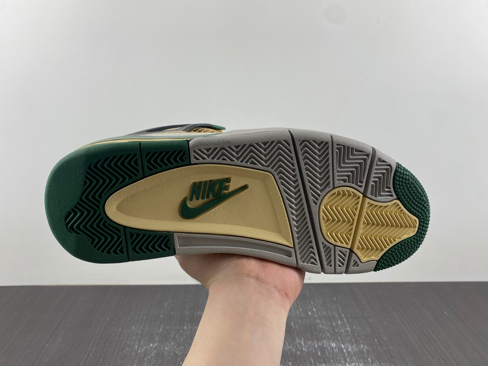 Air Jordan 4 DC7770-106