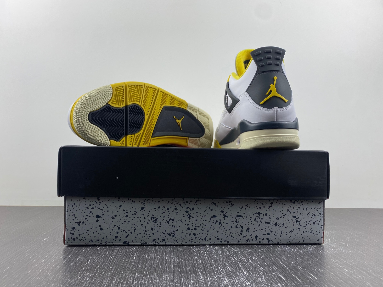 Air Jordan 4 WNNS “Vivid Sulfur” AQ9129-101