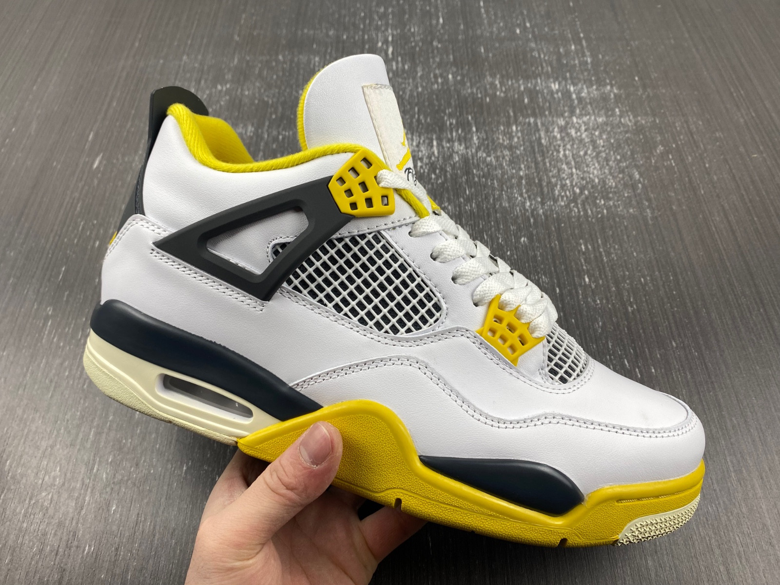 Air Jordan 4 WNNS “Vivid Sulfur” AQ9129-101