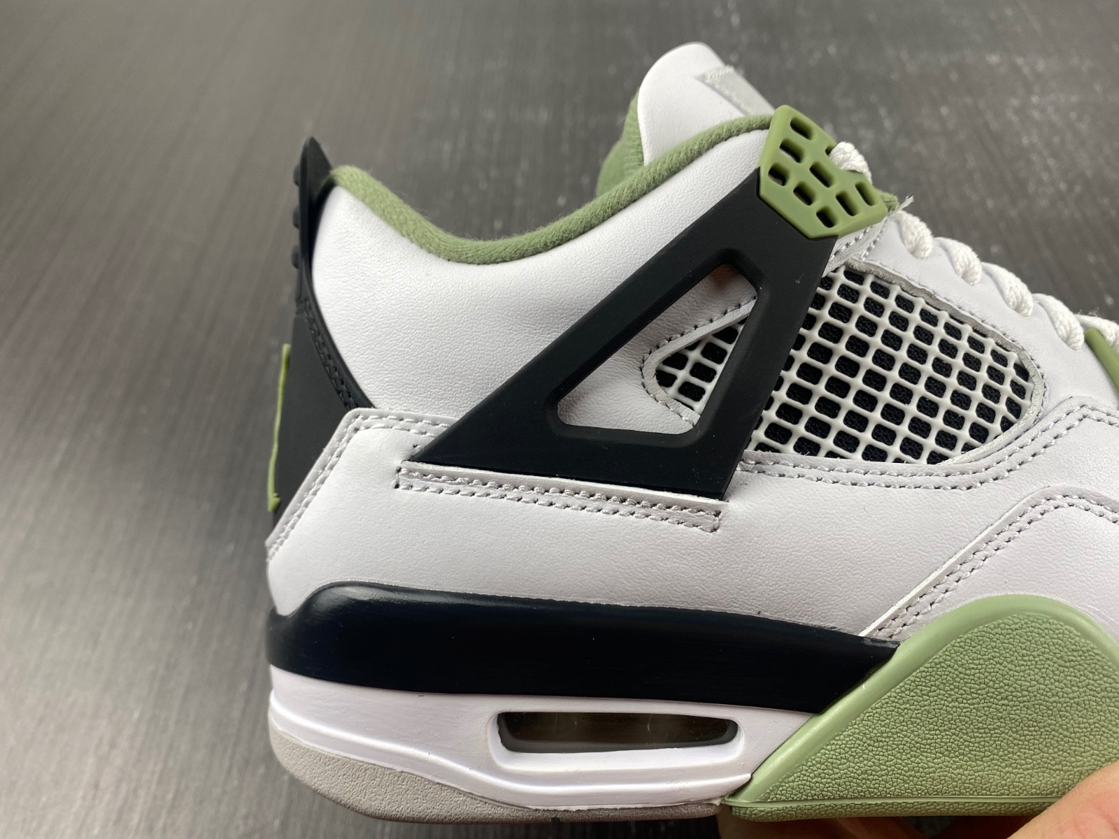 Air Jordan 4 WMNS “sea foam” AQ9129-103