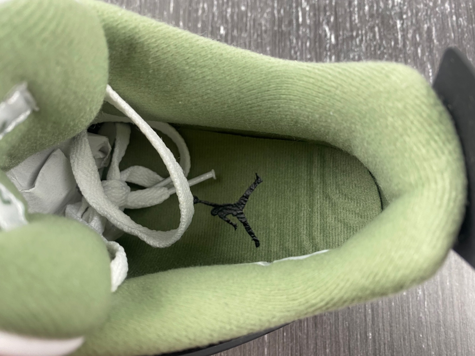 Air Jordan 4 WMNS “sea foam” AQ9129-103