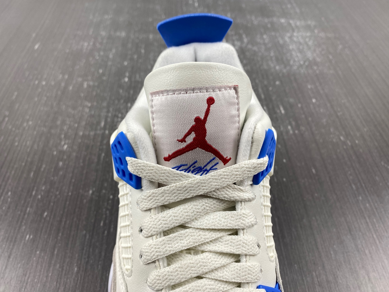 SB x Jordan 4 “Sapphire DR5415-104