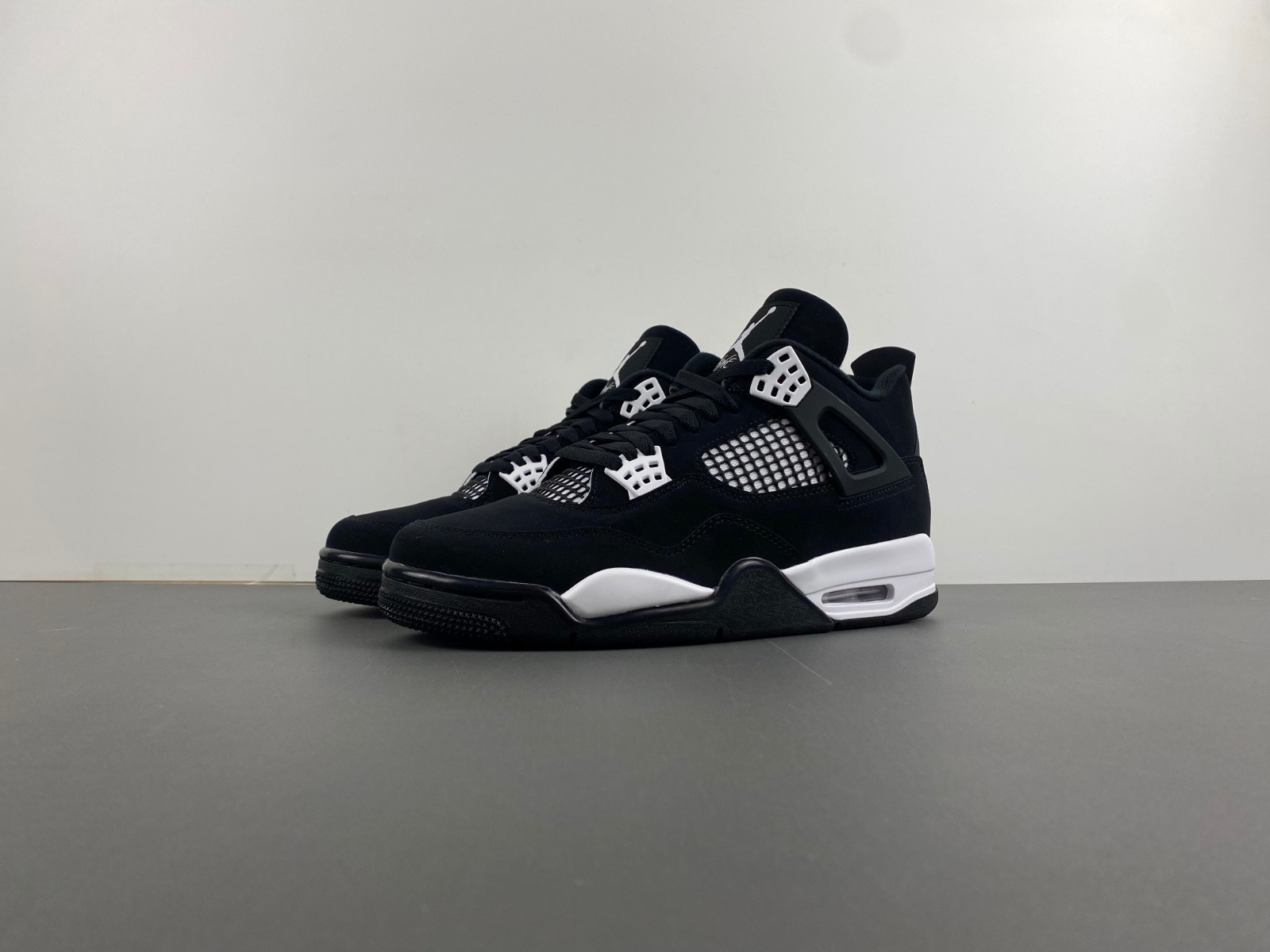 Air Jordan 4 “White Thunder” FQ8138-001