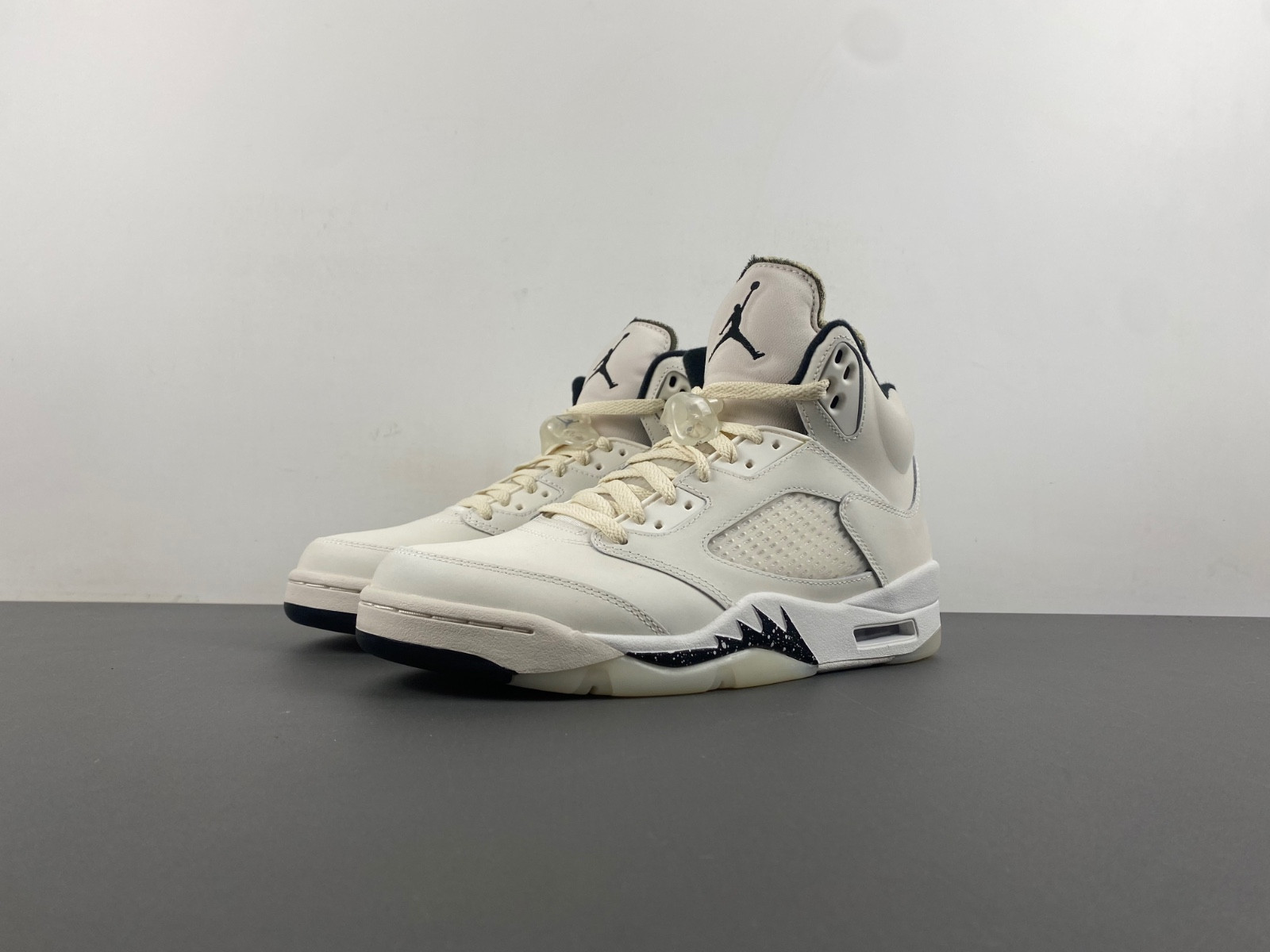 AIR JORDAN 5 RETRO ''WHITE BLACK'' DD0587-110