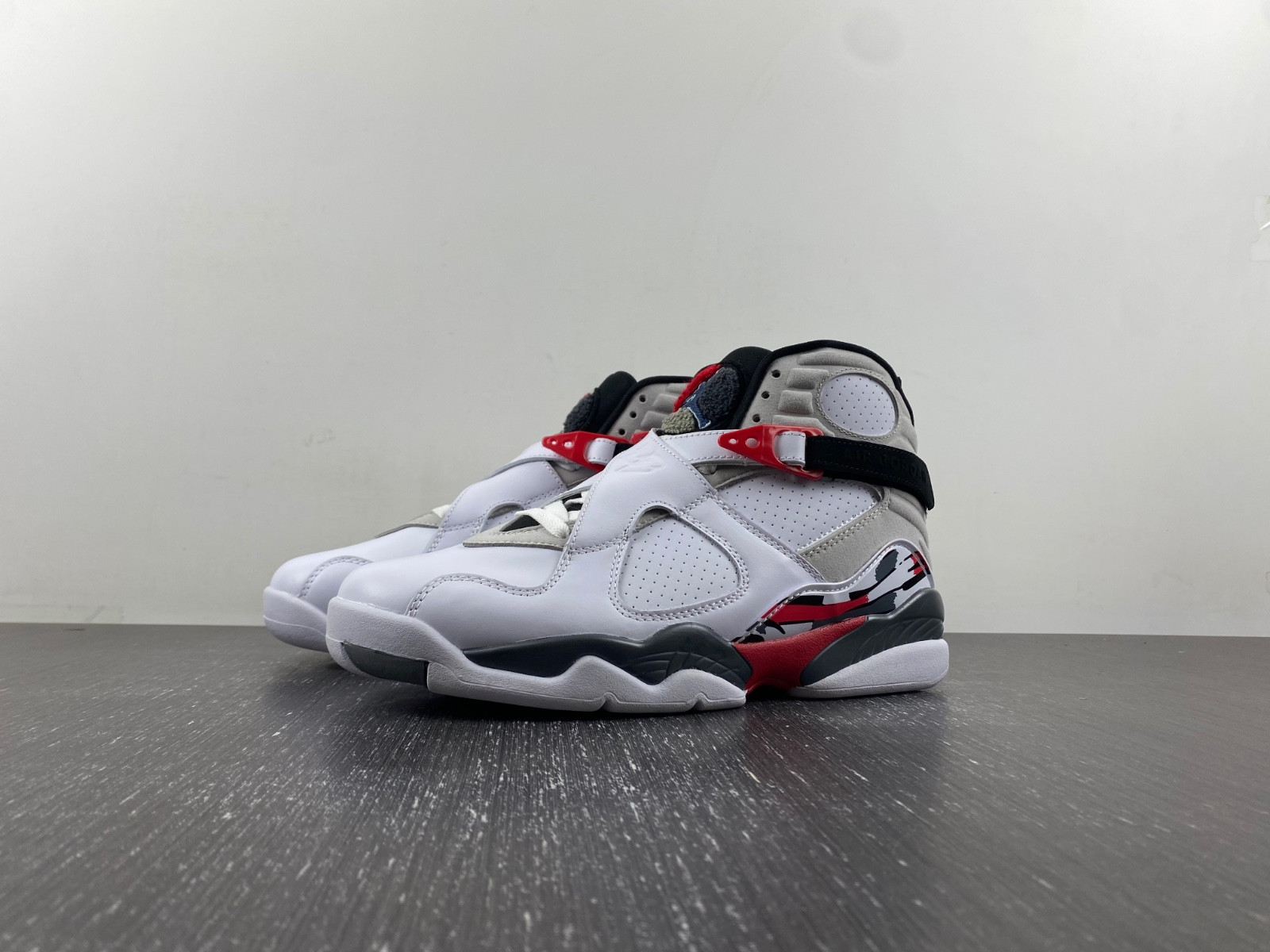 Air Jordan 8 Retro “Bugs Bunny” 305381-103