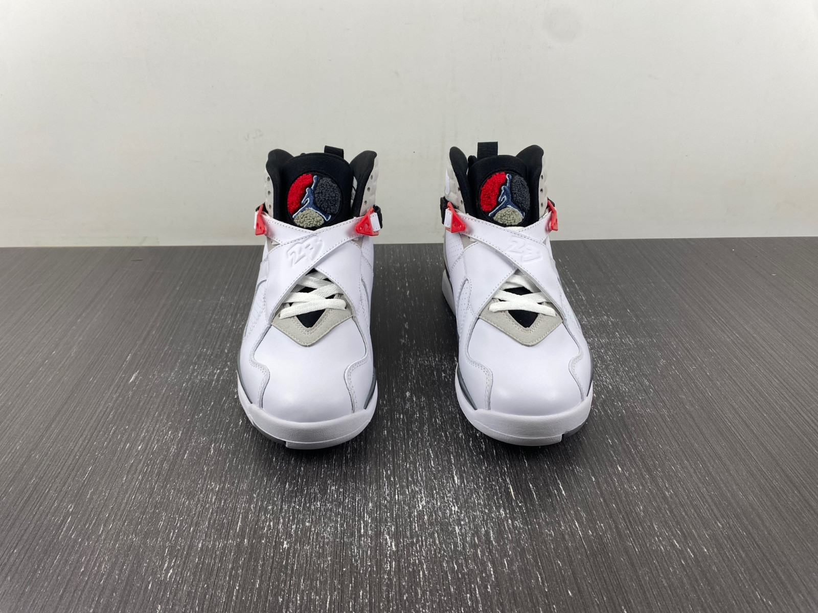 Air Jordan 8 Retro “Bugs Bunny” 305381-103