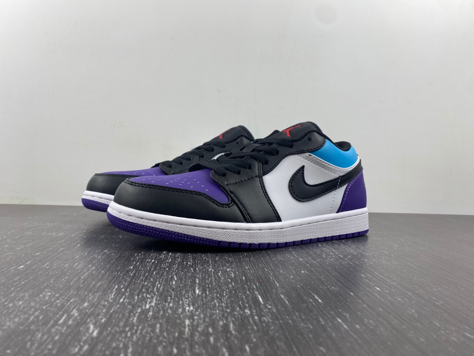 Air Jordan 1 Low 553558-154