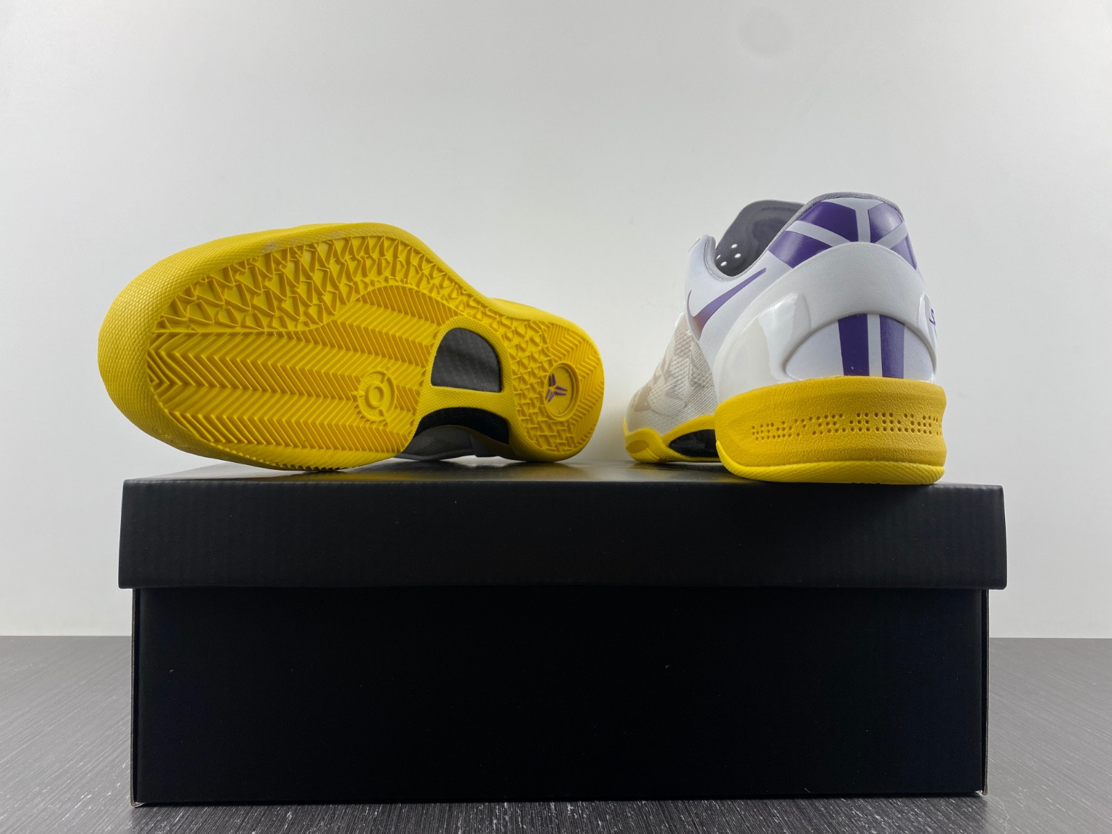 Nike Kobe 8 Easter 555035-101