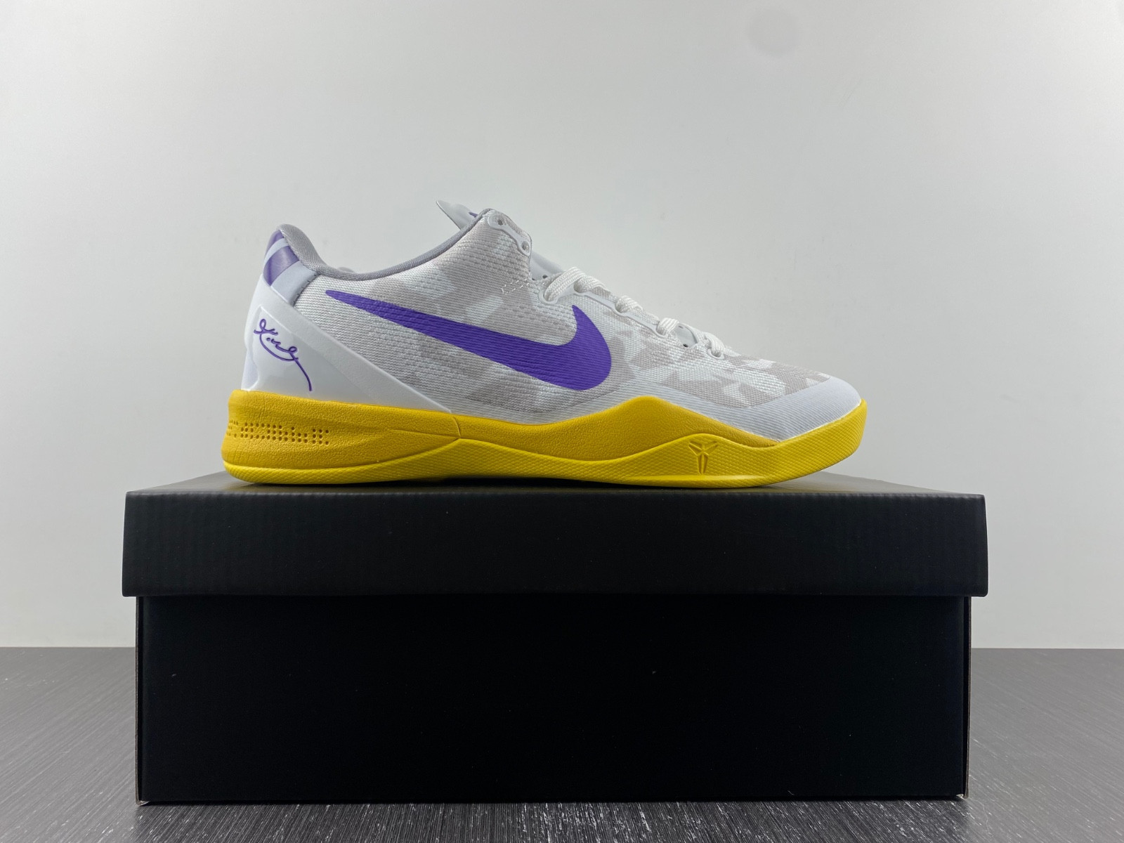 Nike Kobe 8 Easter 555035-101