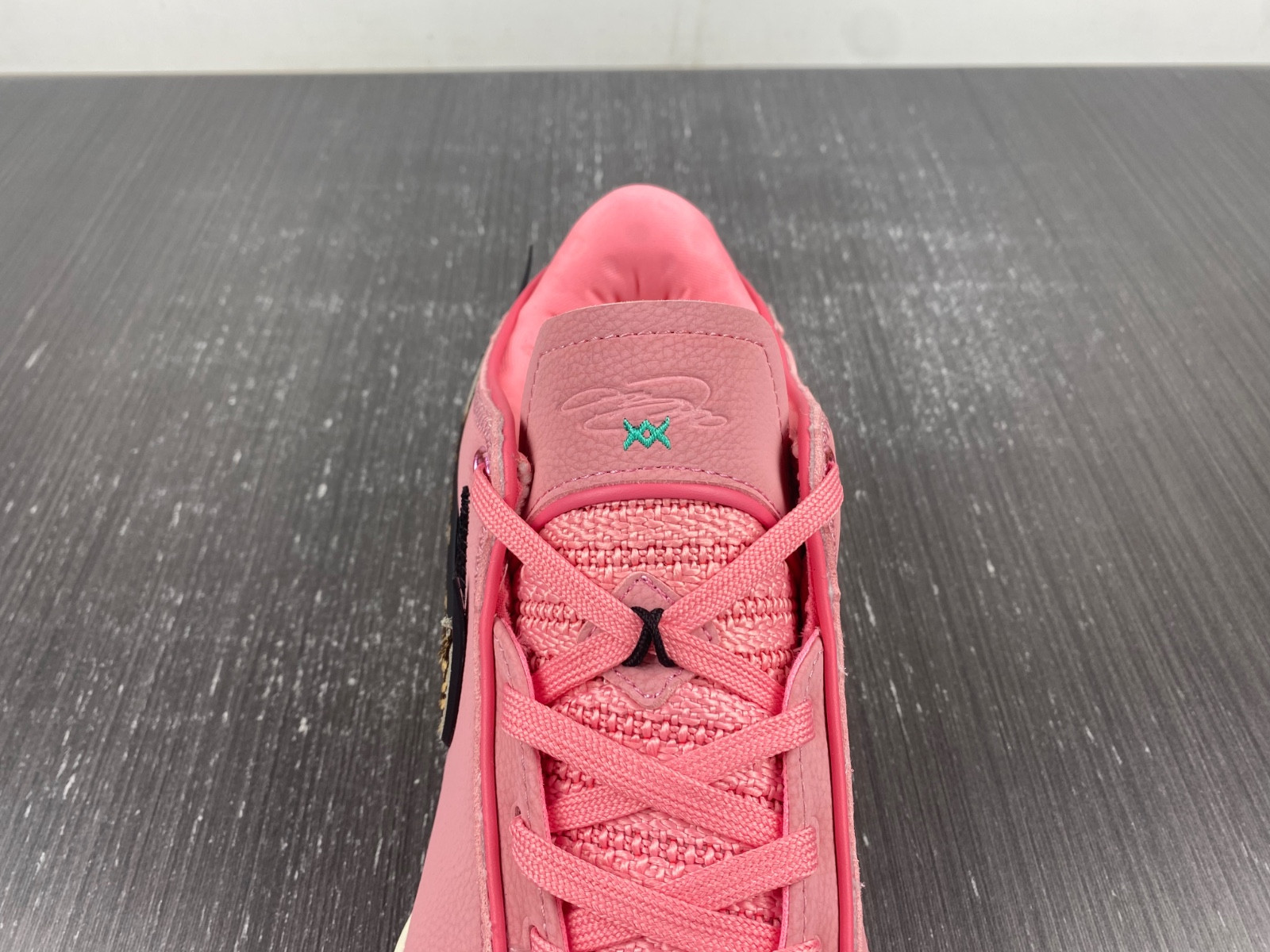 Nike LeBron 20  DQ3827-900