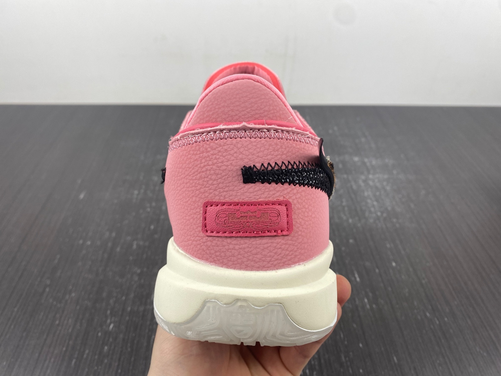 Nike LeBron 20  DQ3827-900