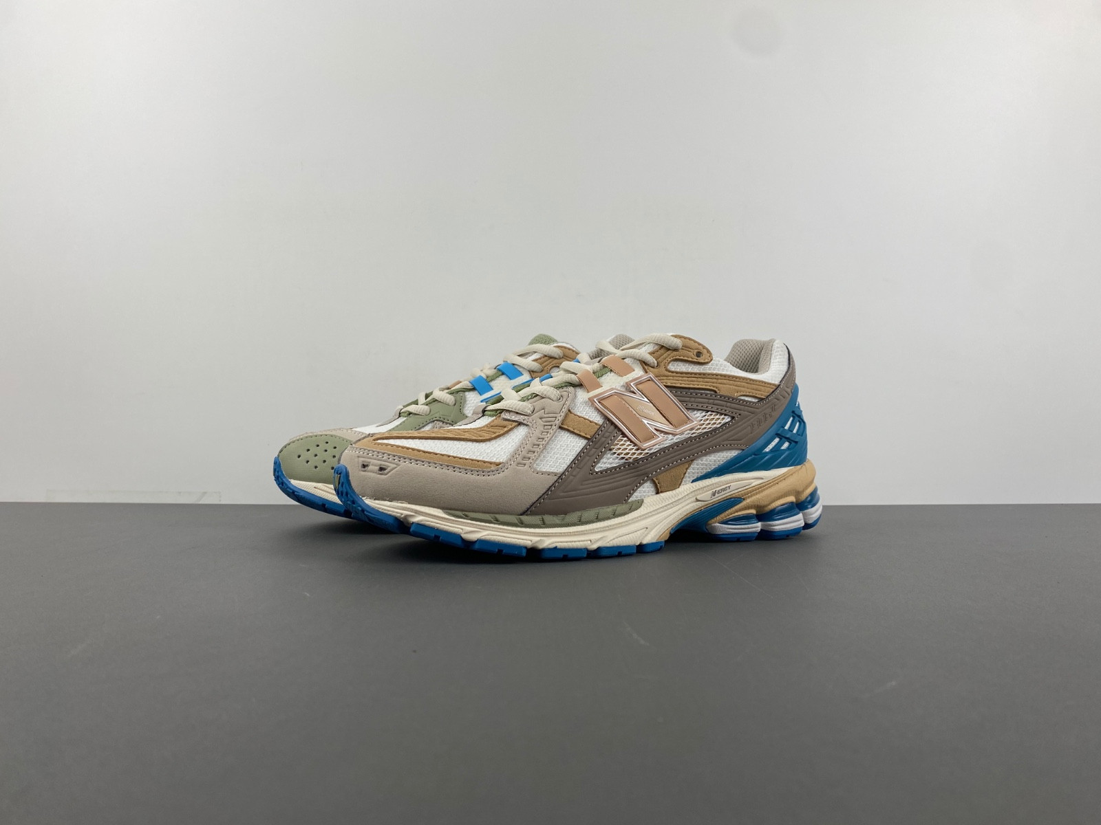 New New Balance M1000CA