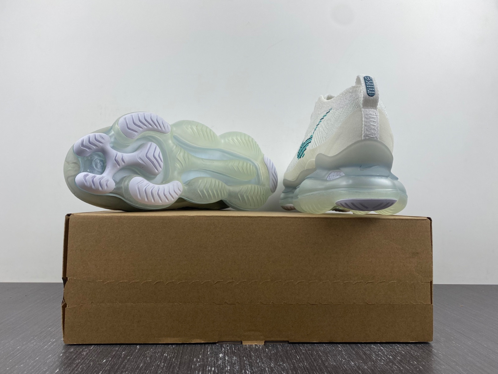 NK Air Max Scorpion DJ4701-100