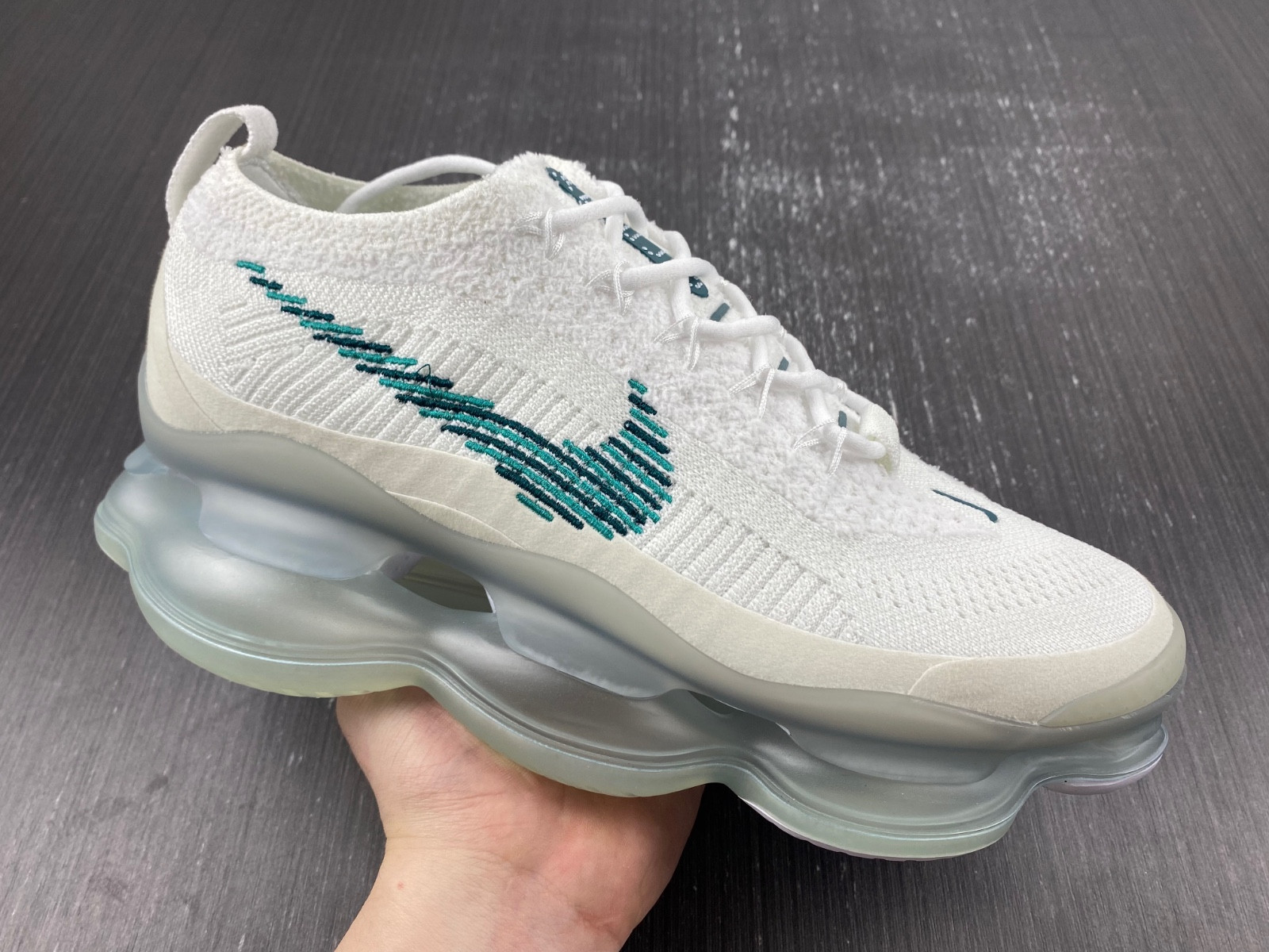 NK Air Max Scorpion DJ4701-100