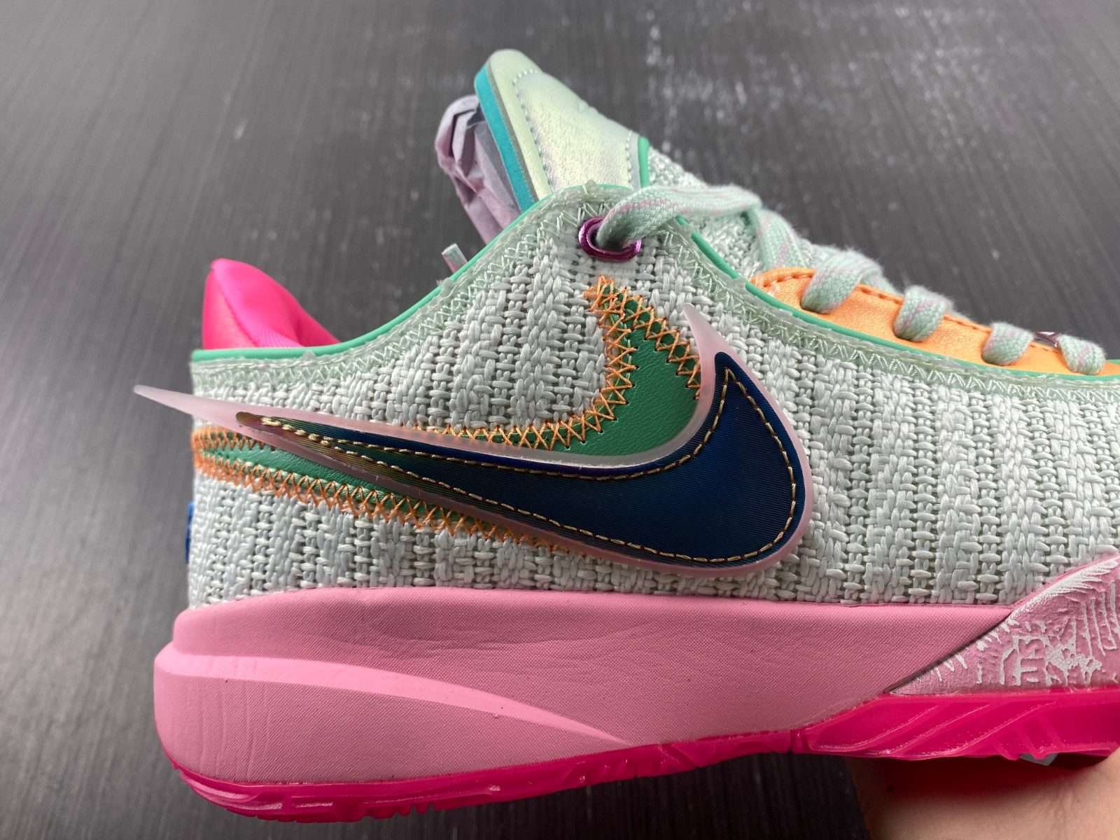 Nike LeBron 20 DJ5422-300