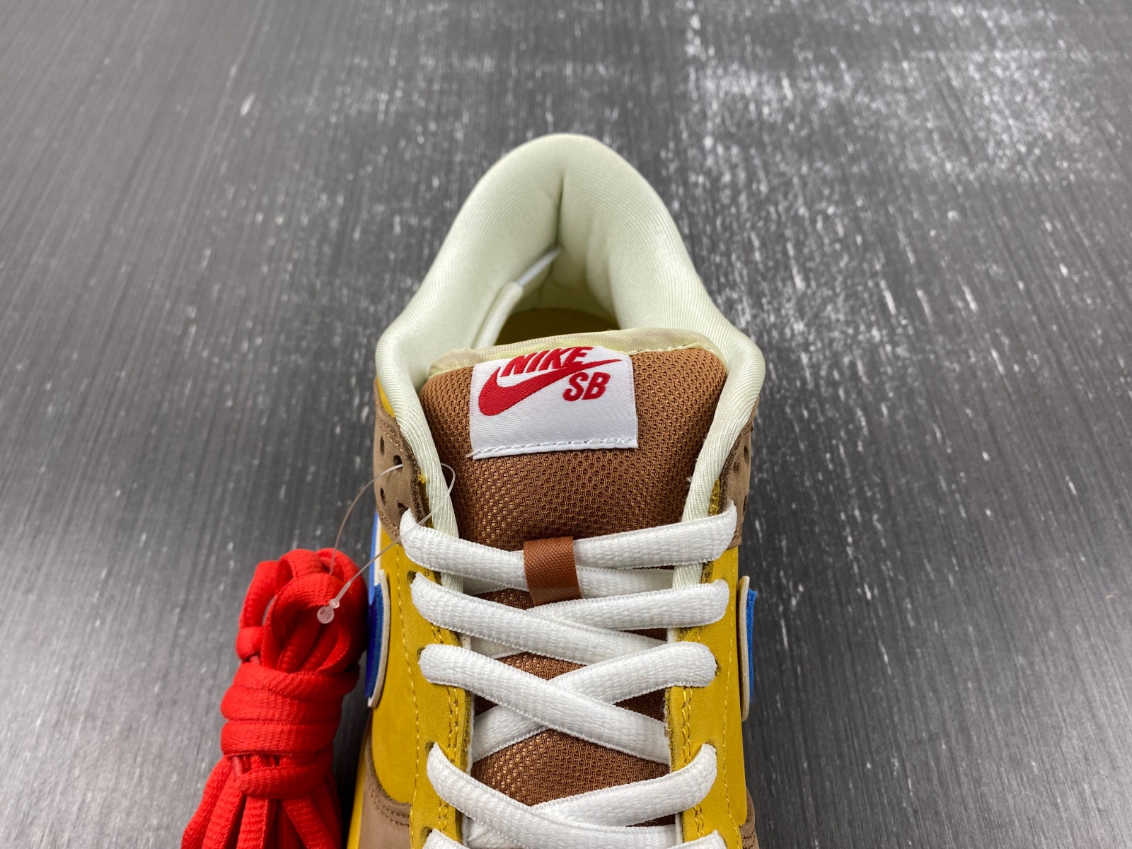 Nike SB Dunk Low Newcastle Brown Ale 313170-741