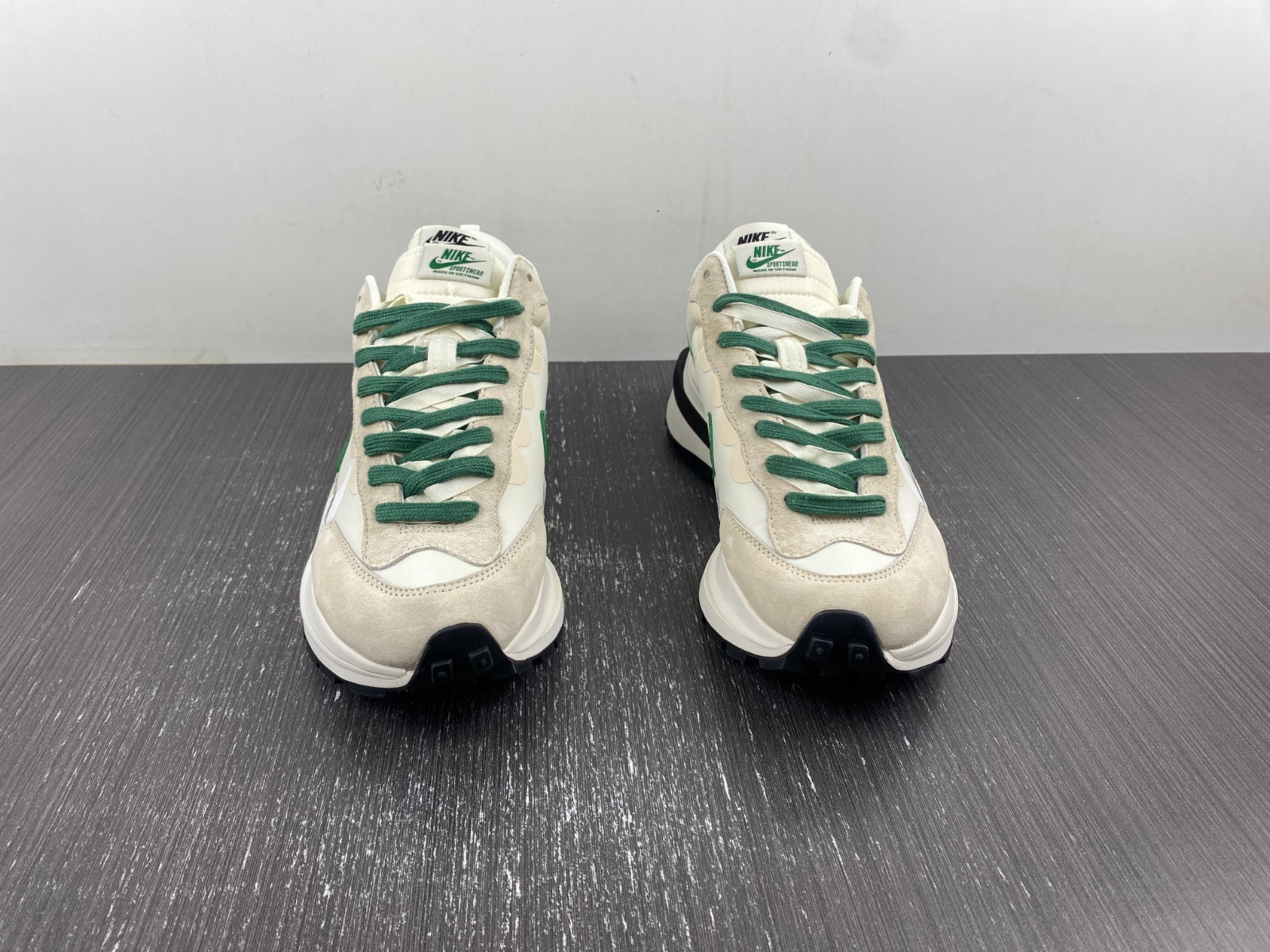 Sacai x Nike DD1875-102