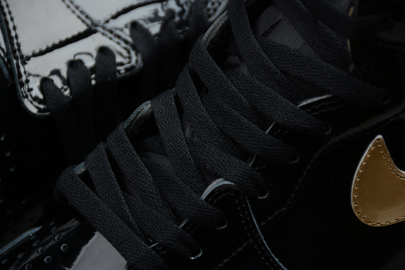 Air Jordan 1 Retro High Patent Black Toe 555088-032