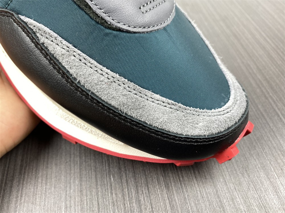 Undercover x Sacai x Nk LDWaffle 2.0 DJ4877-300