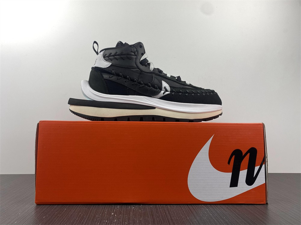 Nike Vaporwaffle sacai Jean Paul Gaultier Black White  DH9186-001