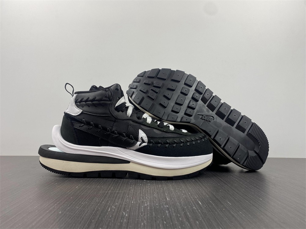 Nike Vaporwaffle sacai Jean Paul Gaultier Black White  DH9186-001