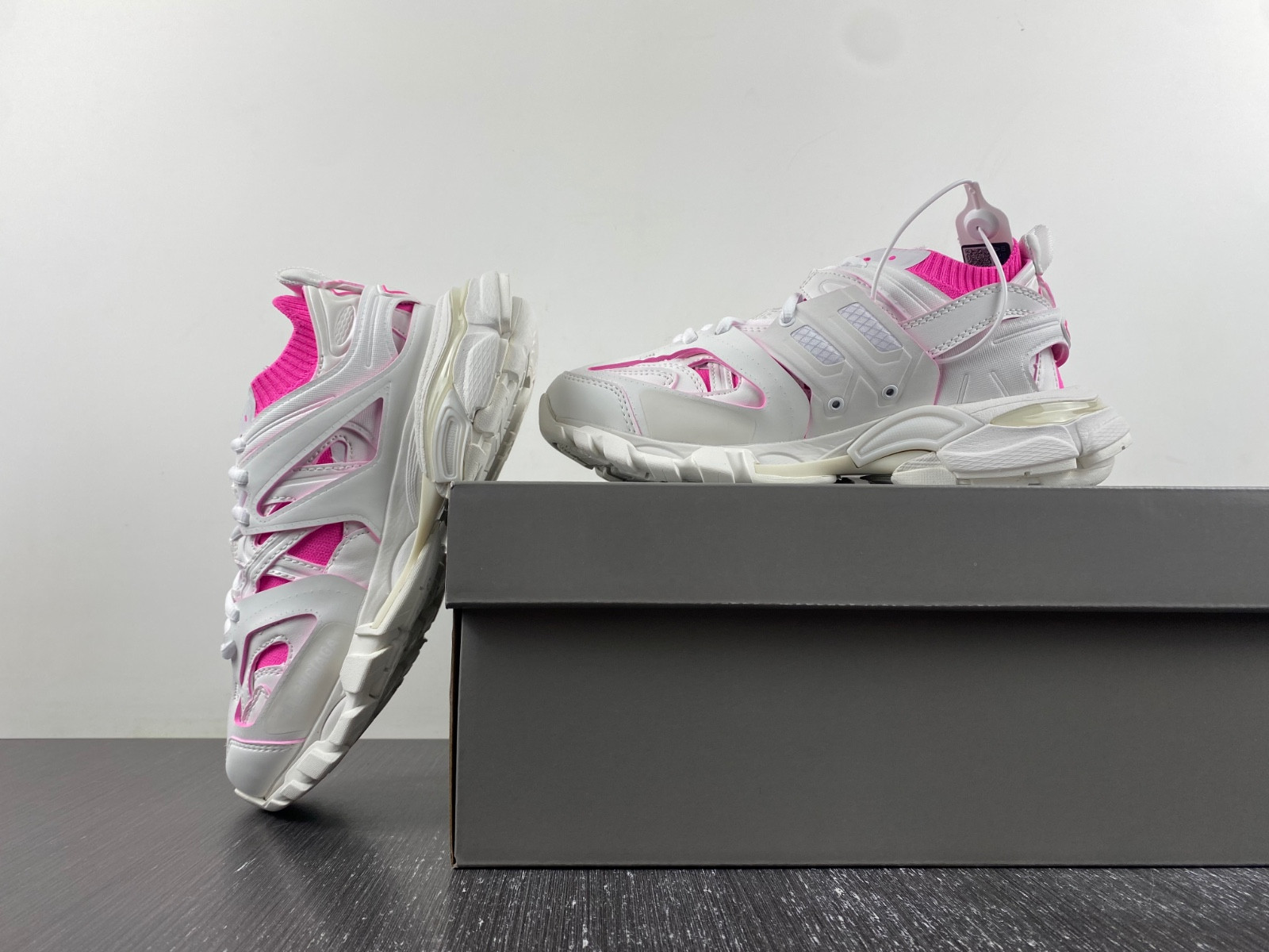 Ba*len*cia*ga track 736328 w3skc 9055