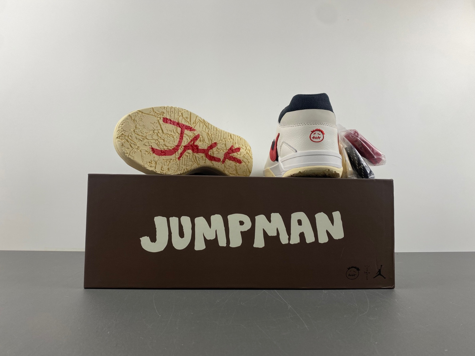 Travis Scott x Jordan Jumpman FZ8117-101