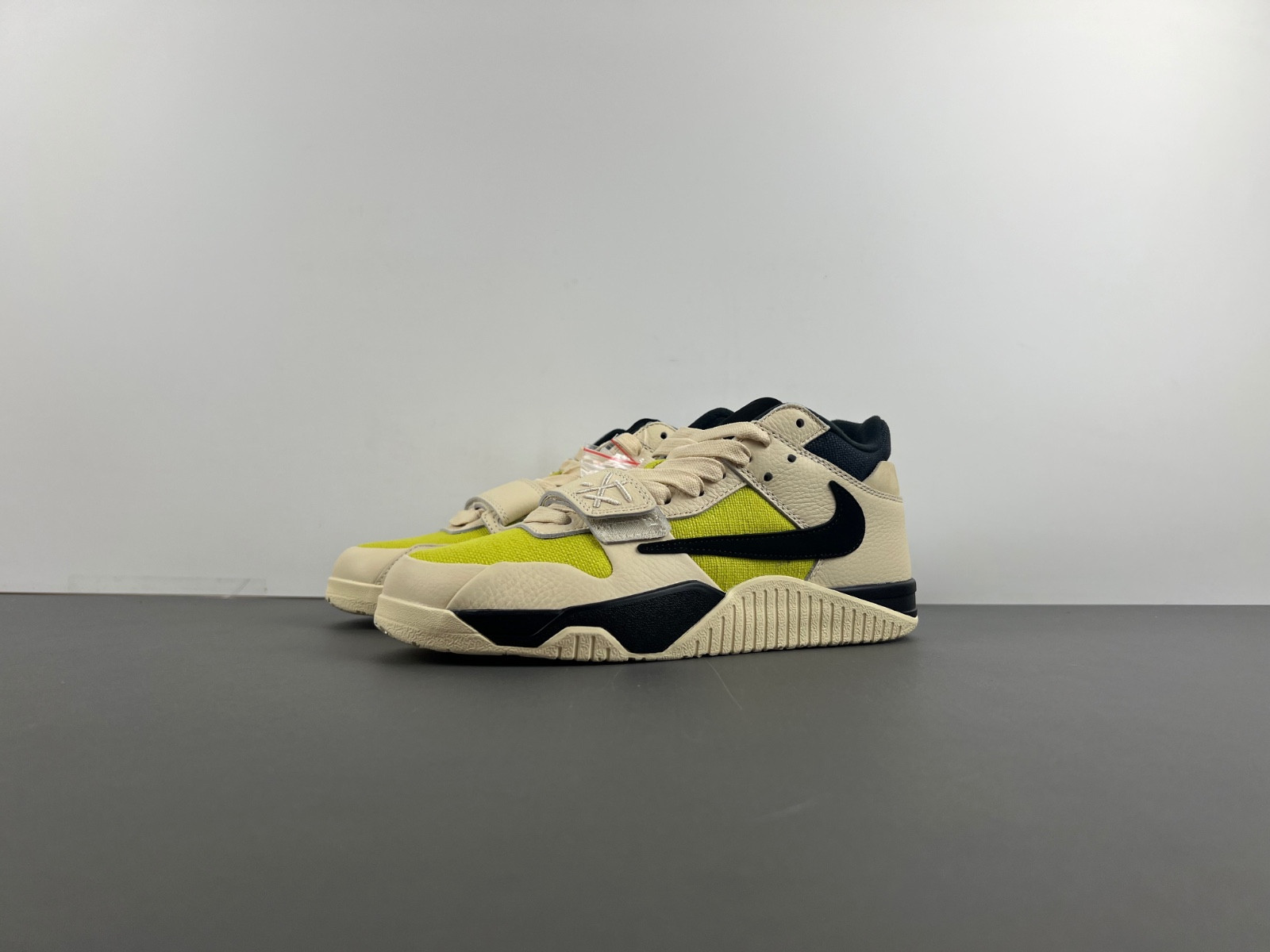 Travis Scott x Jordan Jumpman FZ8117-102