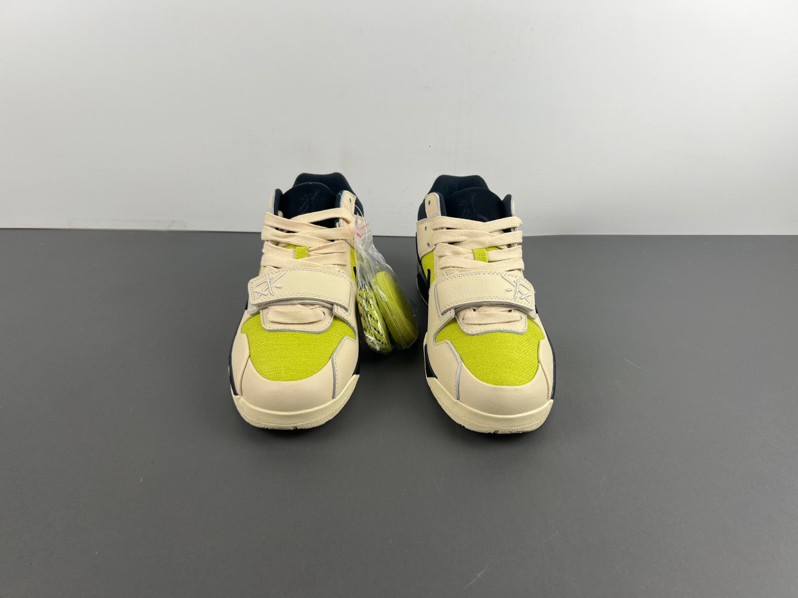 Travis Scott x Jordan Jumpman FZ8117-102