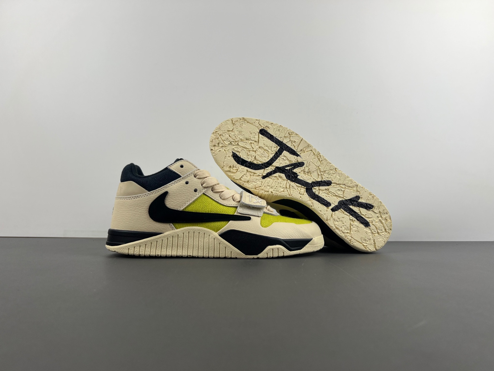Travis Scott x Jordan Jumpman FZ8117-102