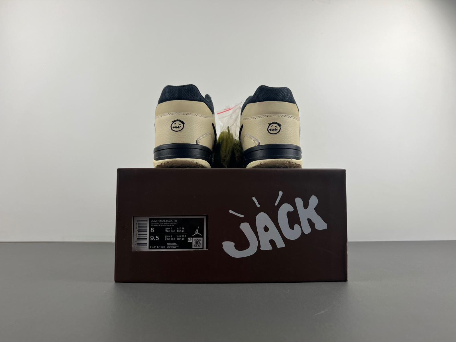 Travis Scott x Jordan Jumpman FZ8117-102