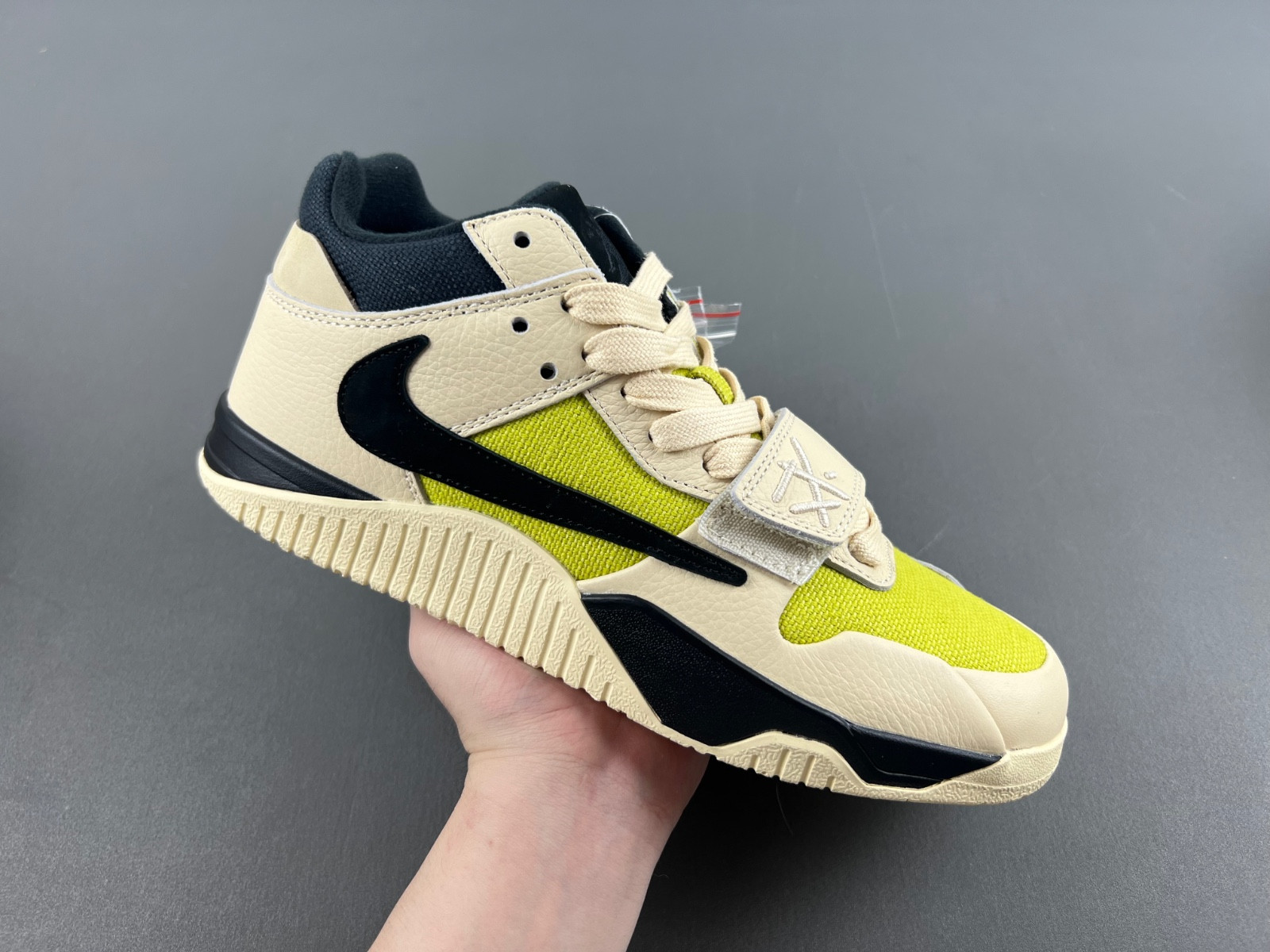 Travis Scott x Jordan Jumpman FZ8117-102