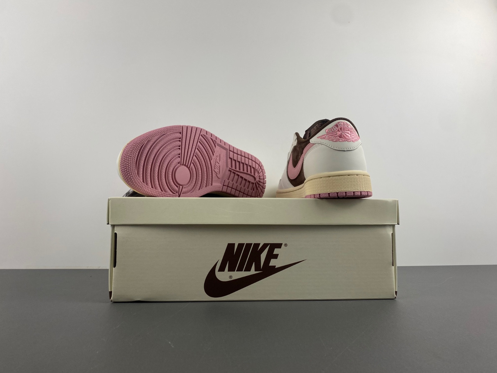 Travis Scott x Air Jordan 1 Low OG DZ4137-206