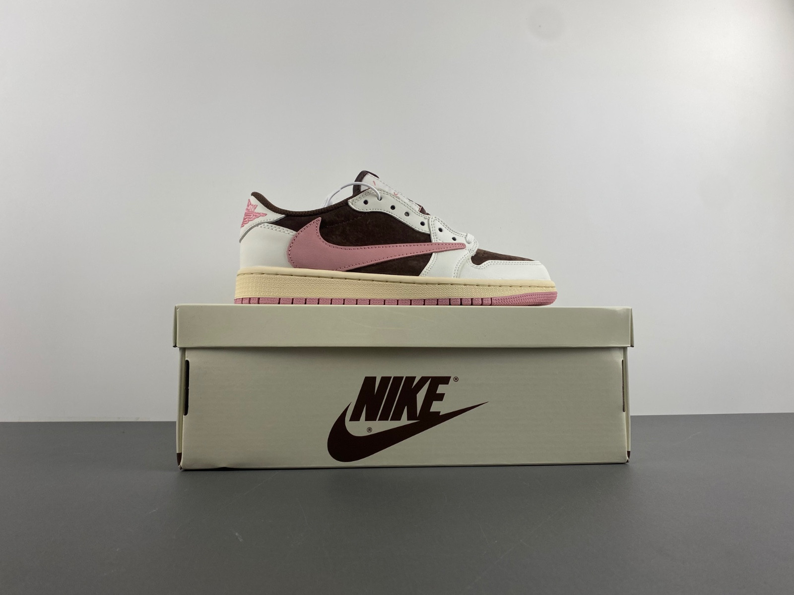 Travis Scott x Air Jordan 1 Low OG DZ4137-206
