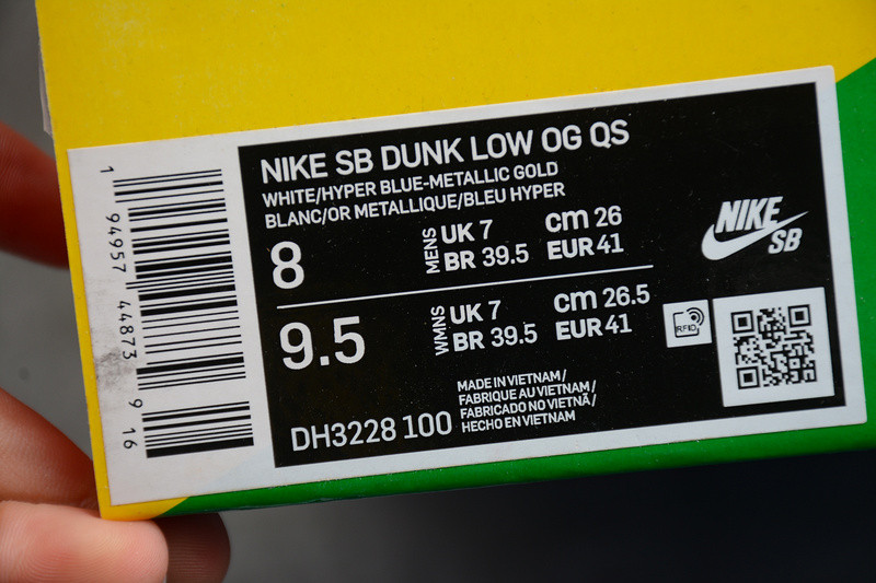 Supreme x Nike SB Dunk Low “Stars” DH3228-100