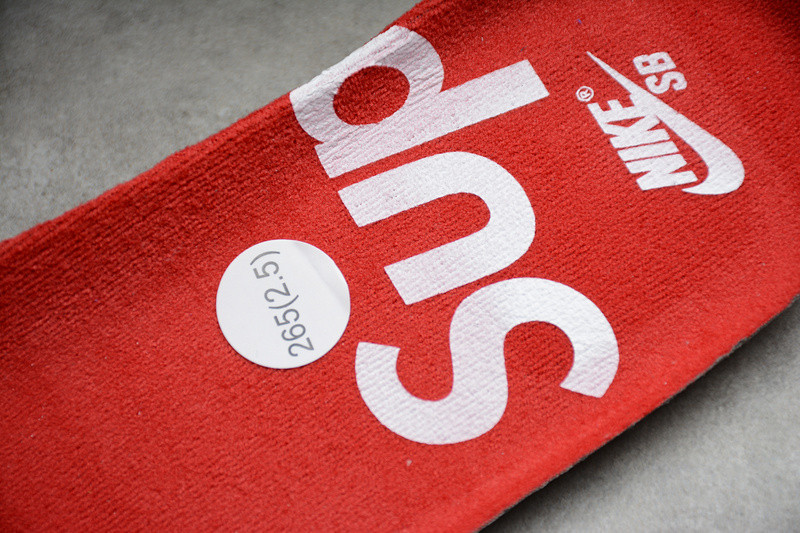 Sup x Nike SB Dunk Low “Stars” DH3228-102