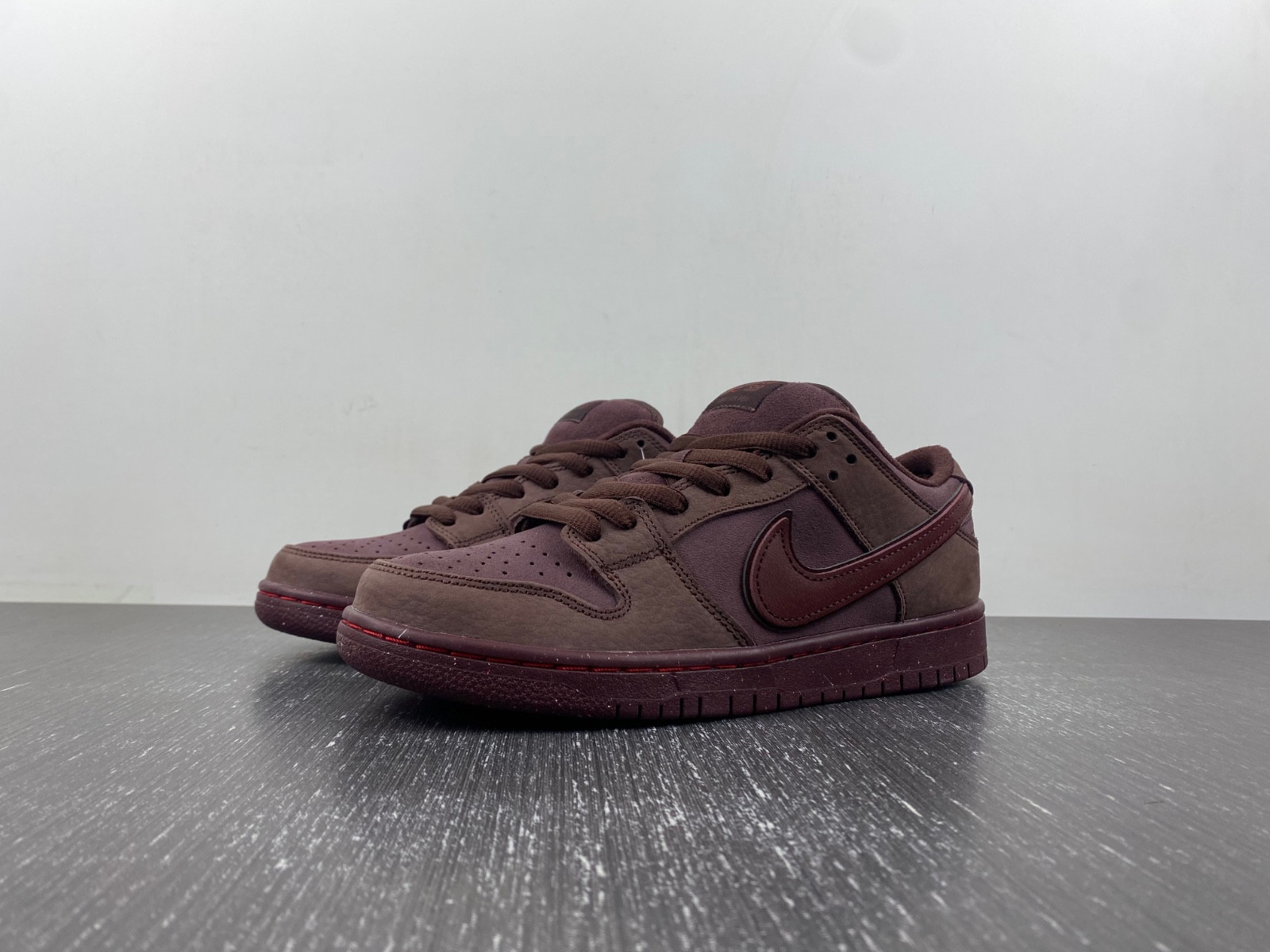 Nike SB Dunk Low Premium “Valentine’s Day” FN0619-600