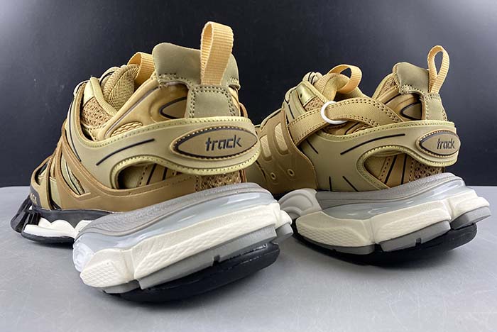 Ba*len*cia*ga track sneaker metal lic/mesh/washed gold 542023 w2cd1 8000