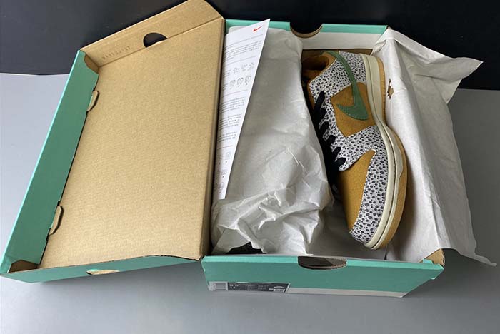 Nike SB Dunk Low “Safari” CD2563-002