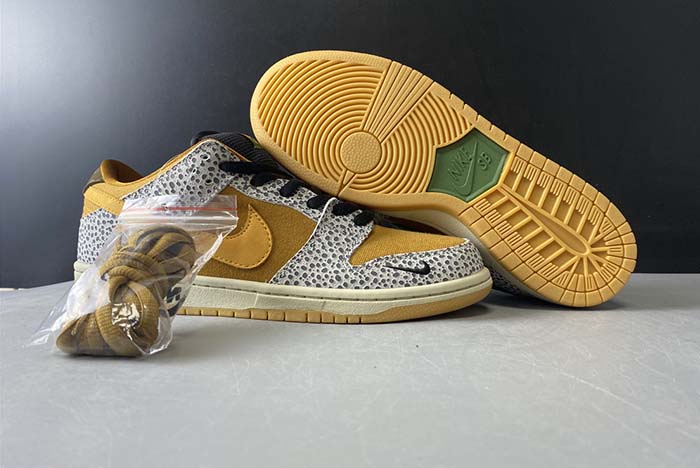 Nike SB Dunk Low “Safari” CD2563-002
