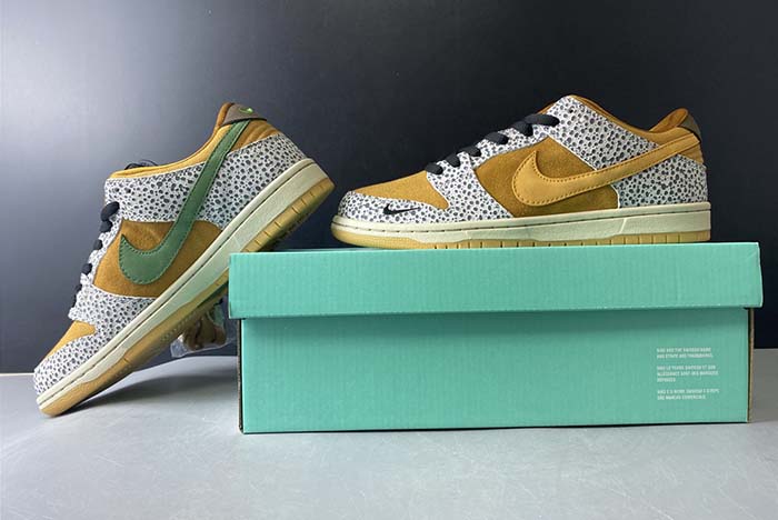 Nike SB Dunk Low “Safari” CD2563-002